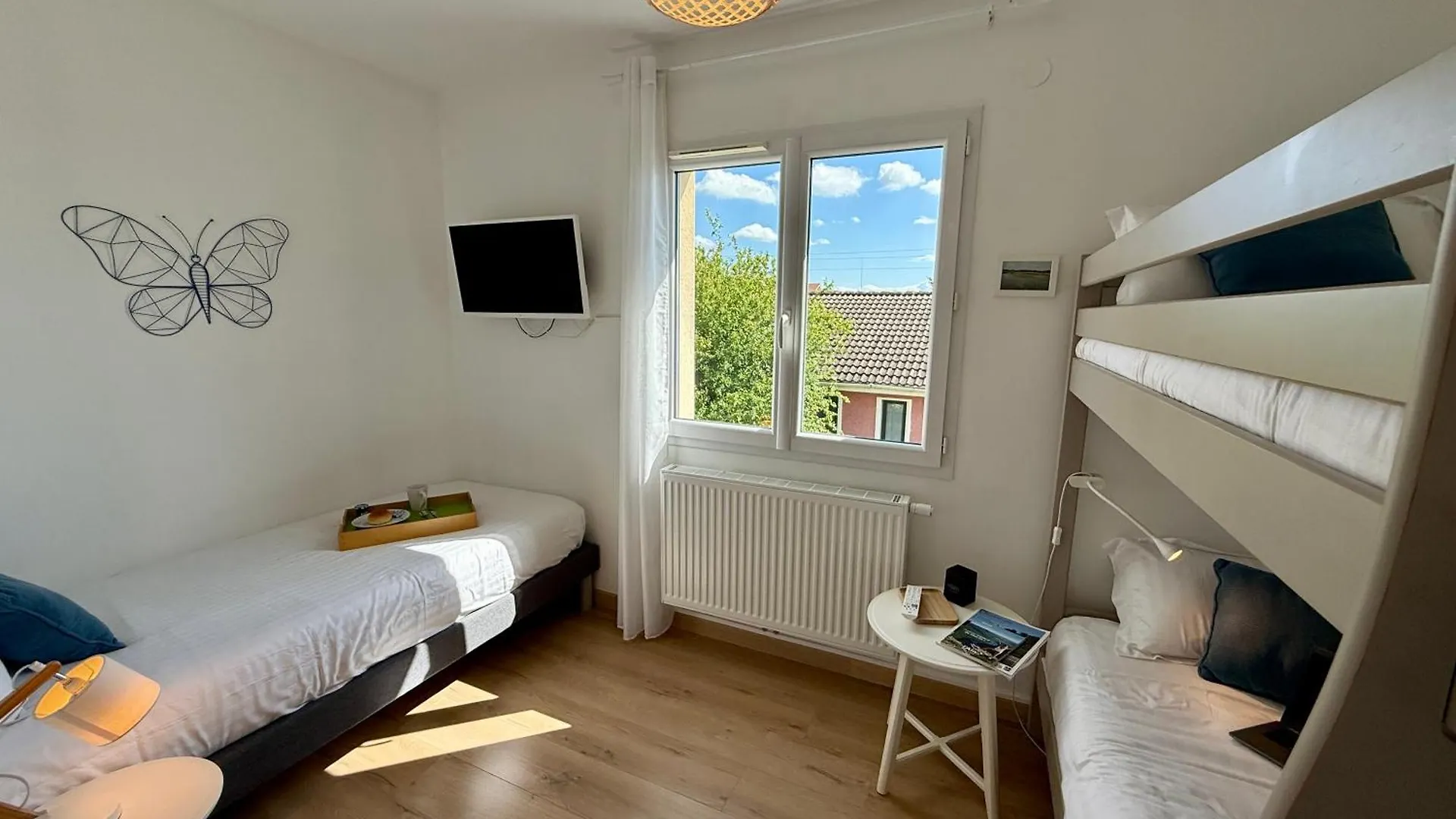 Bed & Breakfast Chambres d'hôtes Gite Grange Debout Beynost